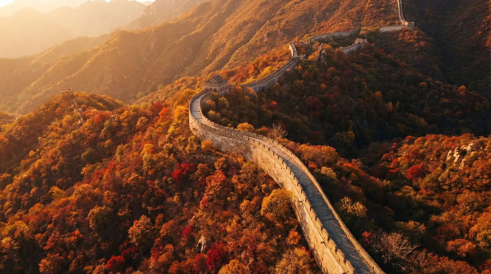 H纯肉无修动漫无删减 秋日长城航拍全景